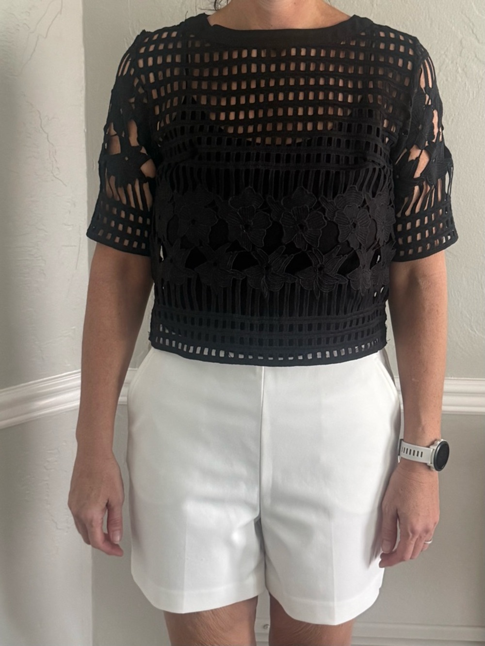 Gracia Black Crochet Floral Short-Sleeve Crop Top